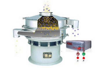 超聲波振動(dòng)篩工作原理:物料進(jìn)入超聲波振動(dòng)篩體內(nèi),通過(guò)振動(dòng)電機(jī)與超聲波換能器的配合使用實(shí)現(xiàn),物料的篩分,分級(jí),除雜等篩分目的。