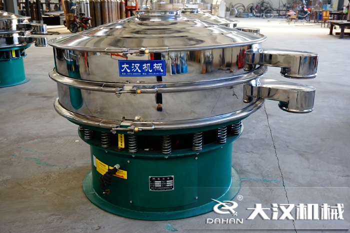 磨料振動(dòng)篩也是旋振篩,其根據(jù)不同的物料可以成為不同的產(chǎn)品有不同的產(chǎn)品名稱,為了方便用戶的分辨與查找。