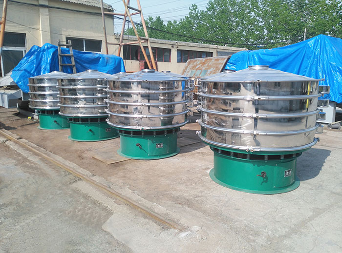 直徑1500mm振動(dòng)篩特點(diǎn):該產(chǎn)品的尺寸較大篩分量多。