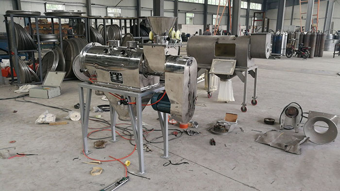 氣旋篩分機的特點:全不銹鋼材質(zhì)選擇,使用壽命更加長久,防腐蝕,防酸堿性強。