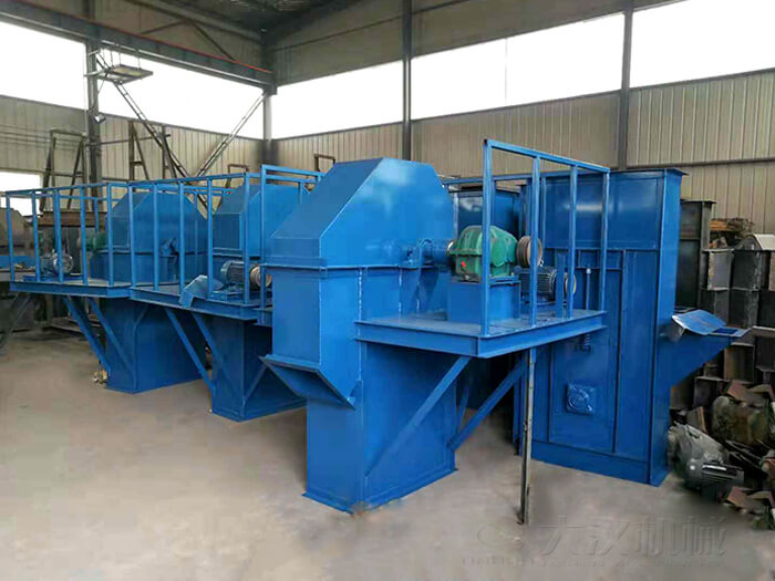 TD斗式提升機產(chǎn)品概述:屬于向上式的料斗式的垂直運動,能夠完成較高距離的提升。